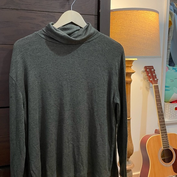 FOREST GREEN TURTLENECK - Picture 3 of 3